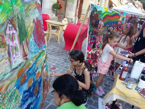 Atelierul de pictura stradala Descopera placerea de a picta propus de Tabara de pictura Hobby Art la Strada dell'Arte 2017